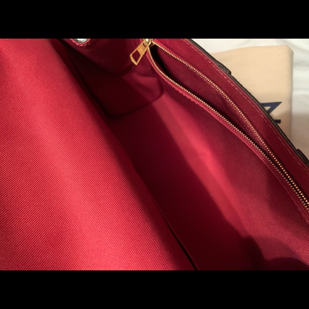 💥💥SOLD 💥💥Louis Vuitton Bond Street crossbody - Picture 6 of 8